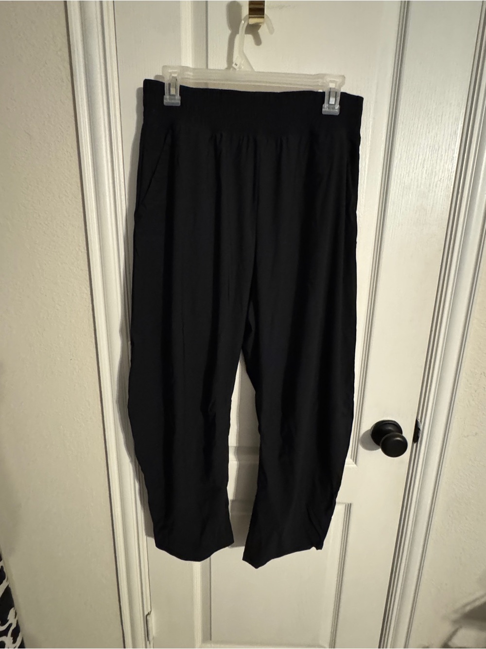 Old Navy Sleek Tech Viral Barrel Pants